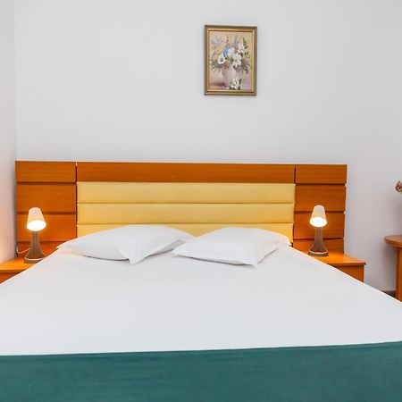 Hotel Sir Colentina Бухарест Екстер'єр фото