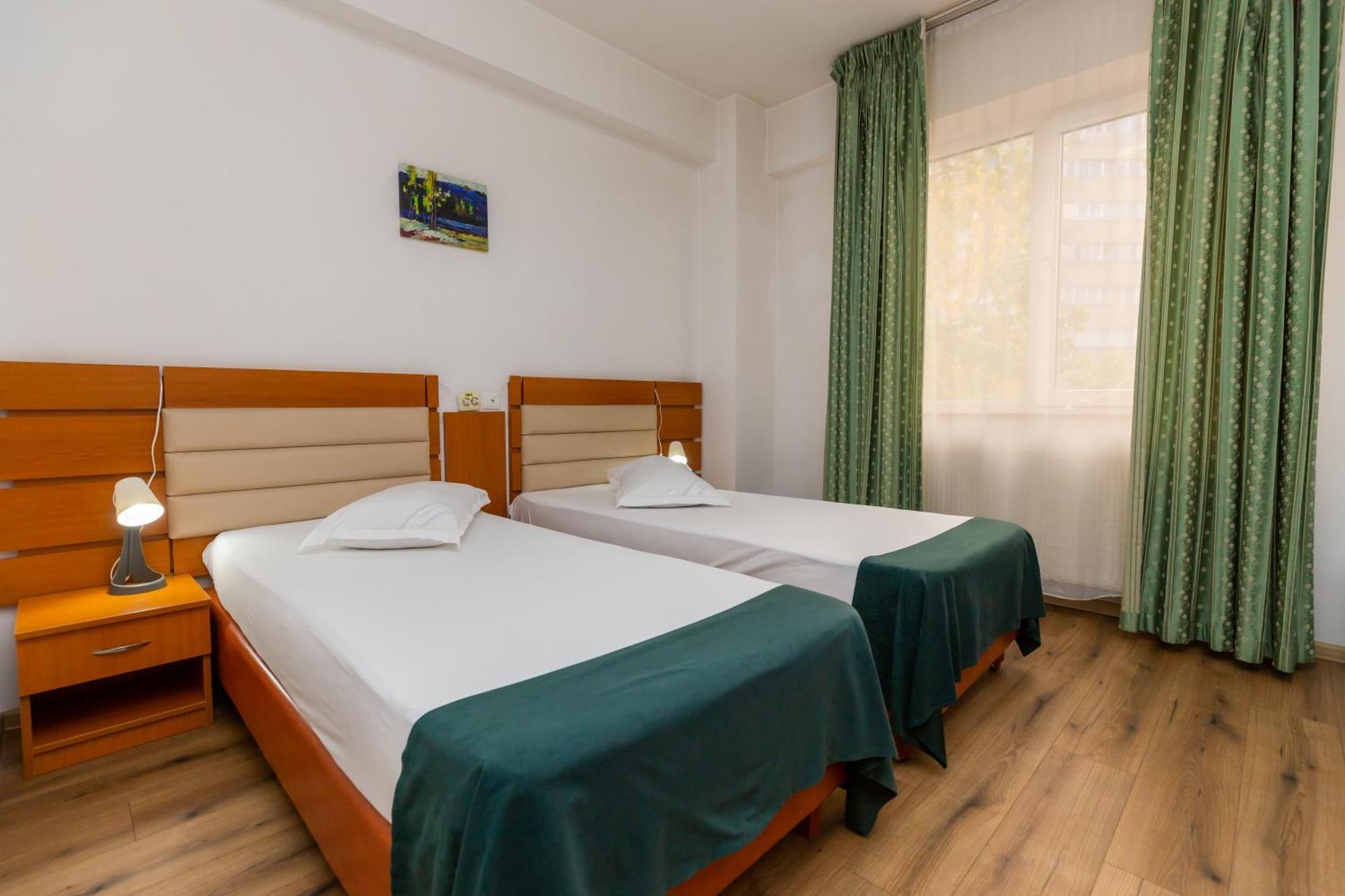 Hotel Sir Colentina Бухарест Екстер'єр фото