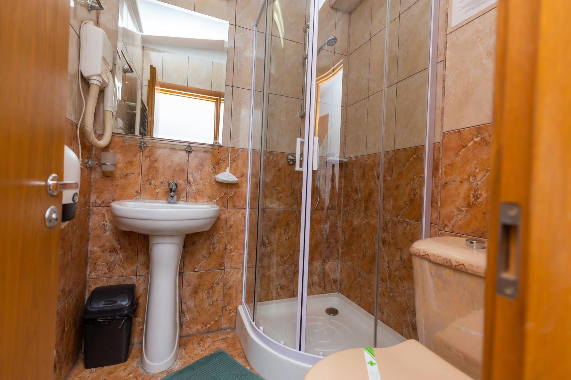 Hotel Sir Colentina Бухарест Екстер'єр фото