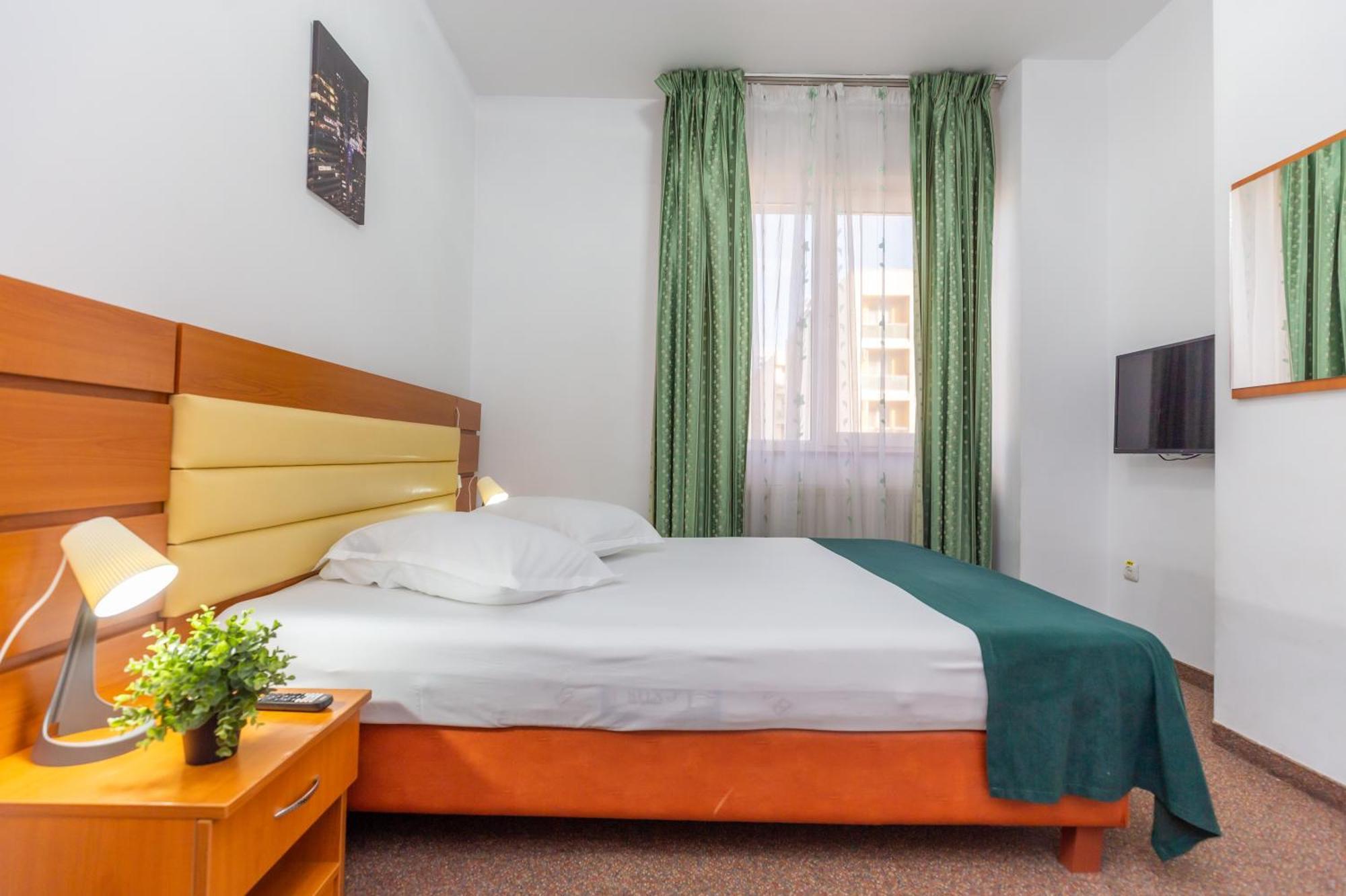 Hotel Sir Colentina Бухарест Екстер'єр фото