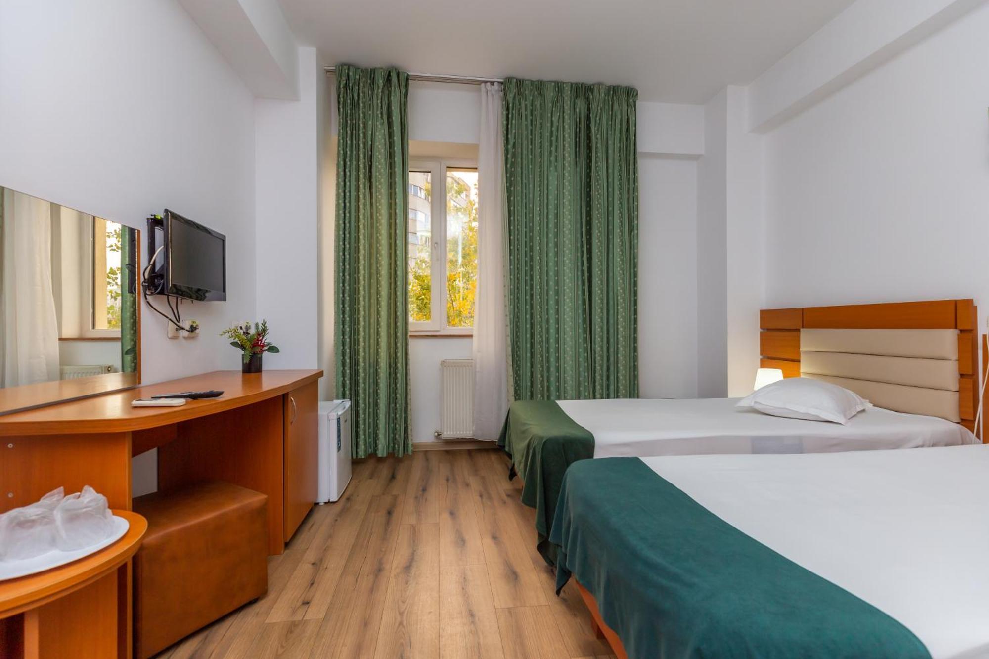 Hotel Sir Colentina Бухарест Екстер'єр фото