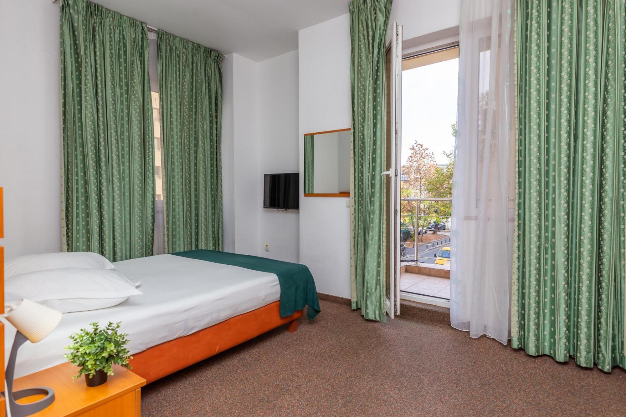 Hotel Sir Colentina Бухарест Екстер'єр фото
